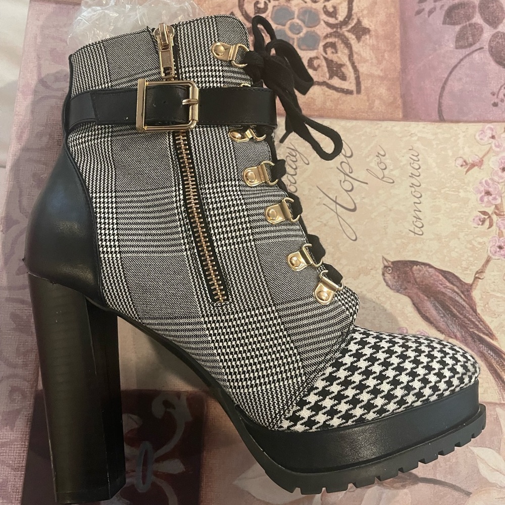 Cute plaid bootie’s